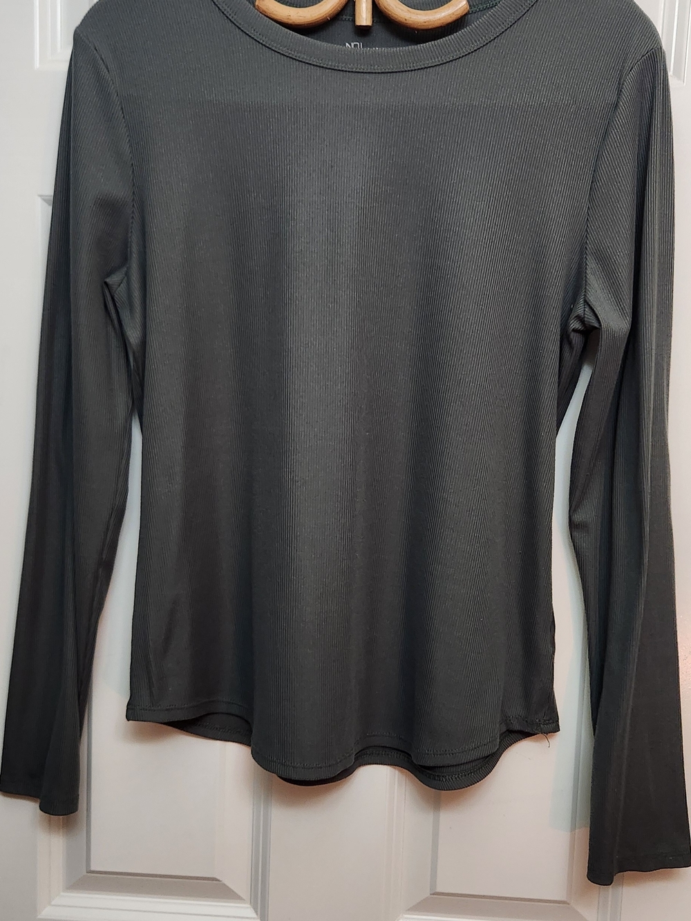 No Boundaries Brand, Women's Long Sleeve Crewneck Top, Army Green Color.